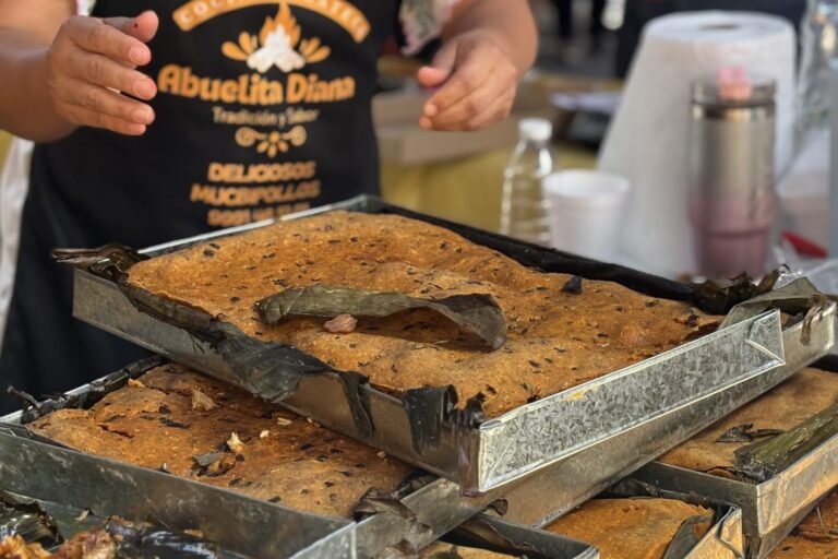 Inicia Feria del Mucbipollo en barrio mágico de San Sebastián