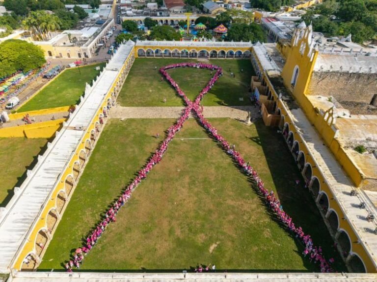 Izamal se pinta de rosa para impulsar la prevención del cáncer de mama