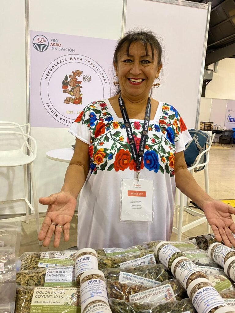 Itzayana, Regalo de Dios en Maya, se hace presente en la Expo Pro Agro de Yucatán