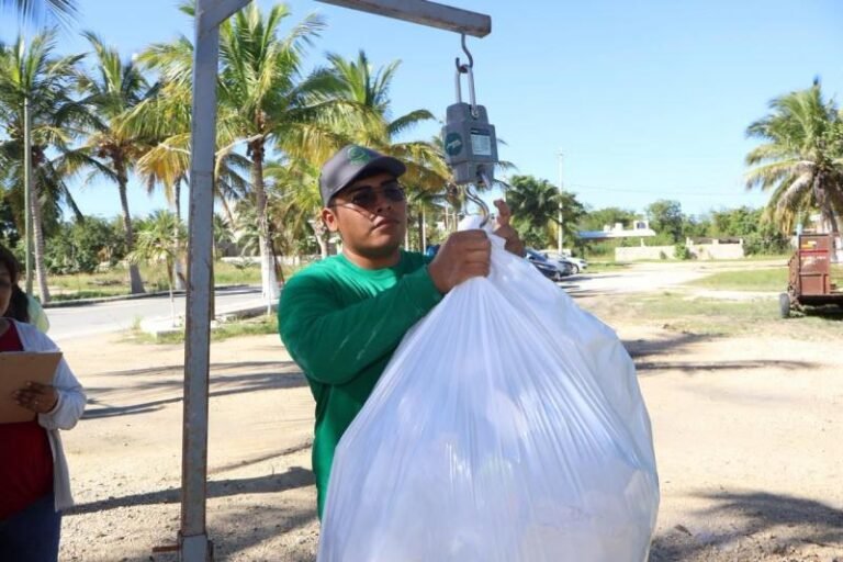 Comunidad costera de Santa Clara apoya en labores de limpieza del mar