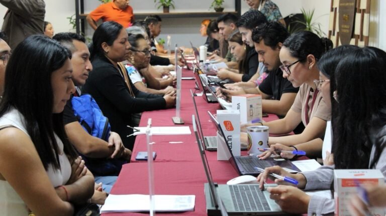 Impulsan digitalización de artesanas