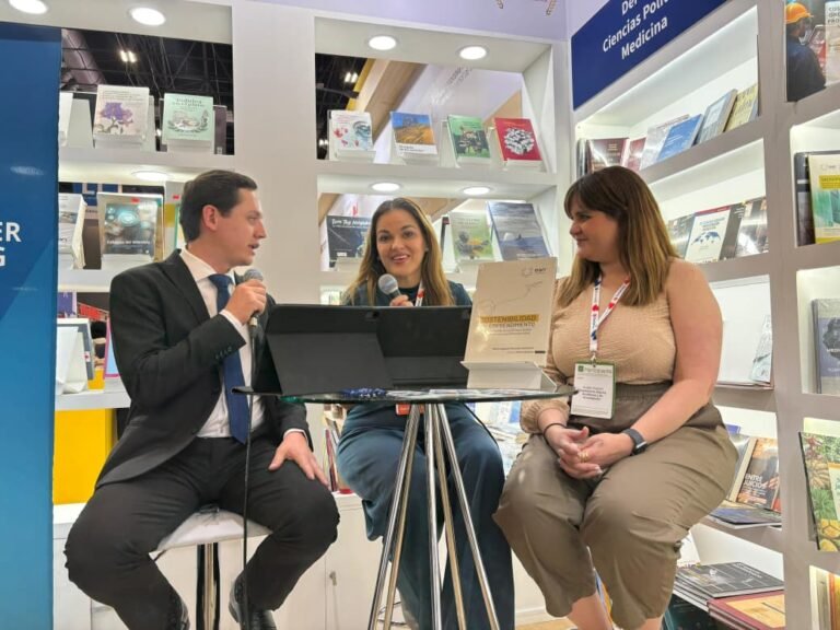 Cecilia Patrón participa en la Feria Internacional de Guadalajara