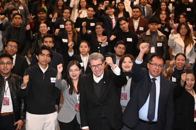 México necesita nuevos liderazgos y jóvenes que estén mejor capacitados y formados políticamente: Ricardo Monreal