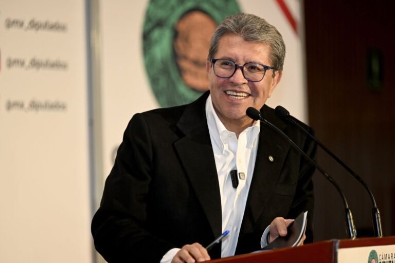 Que gobierno contenga aumentos y se aumenten los salarios: Monreal