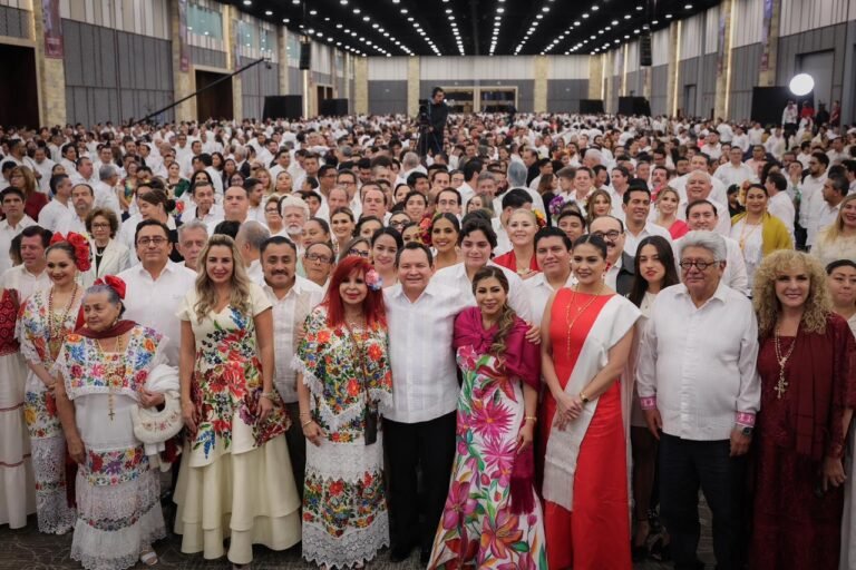 Huacho rinde su Primer Informe de Gobierno, arropado por gobernadores de Morena