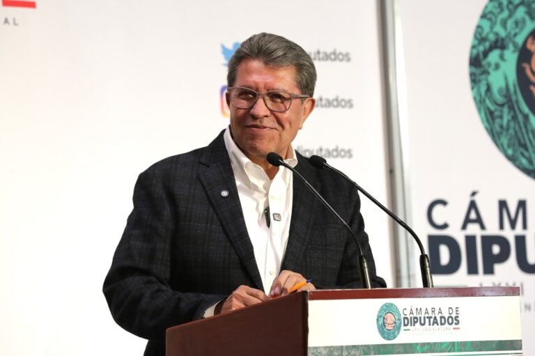 Monreal desmiente que prepare propuesta de reforma electoral alterna