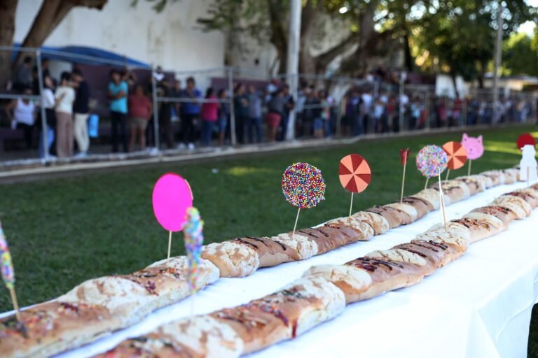 Salen dos mil 100 muñequitos en Rosca de Reyes
