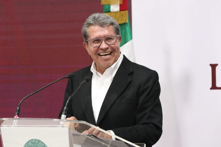 Gabinete presidencial arropa plenaria de Morena en Cámara de Diputados