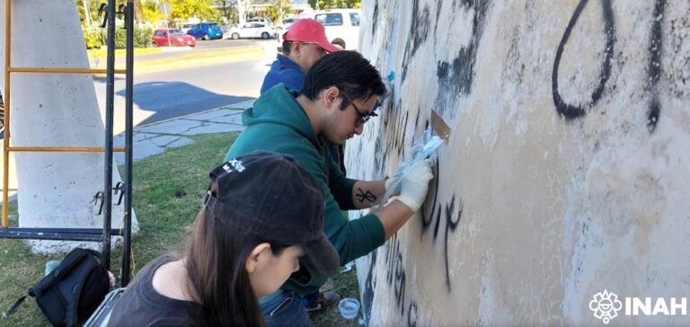 INAH elimina grafitis en Baluarte de San Carlos y Ex Templo de San José, Campeche