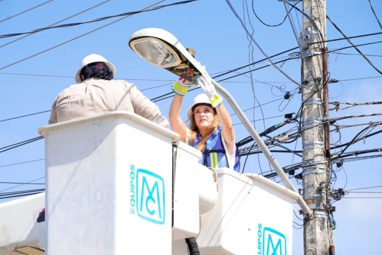 Cecilia Patrón va por la meta de 100 mil luminarias led en toda Mérida
