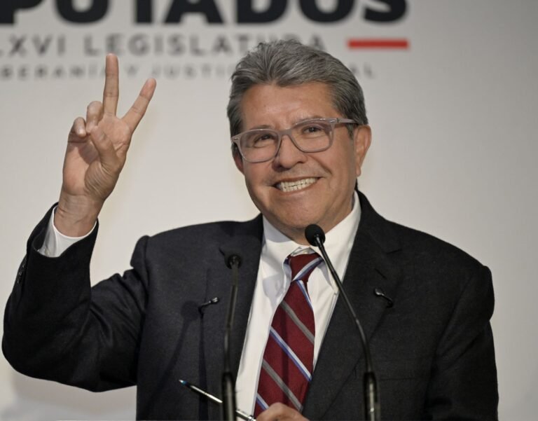 Reforma laboral de 40 horas, sin precipitaciones: Monreal