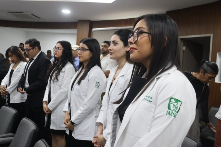 Egresan 45 especialistas de la UMAE Mérida con el sello de la excelencia IMSS