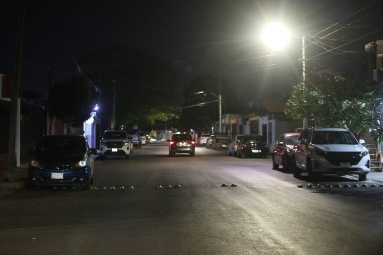 Ayuntamiento de Mérida supera instlación de 45 mil lámparas led