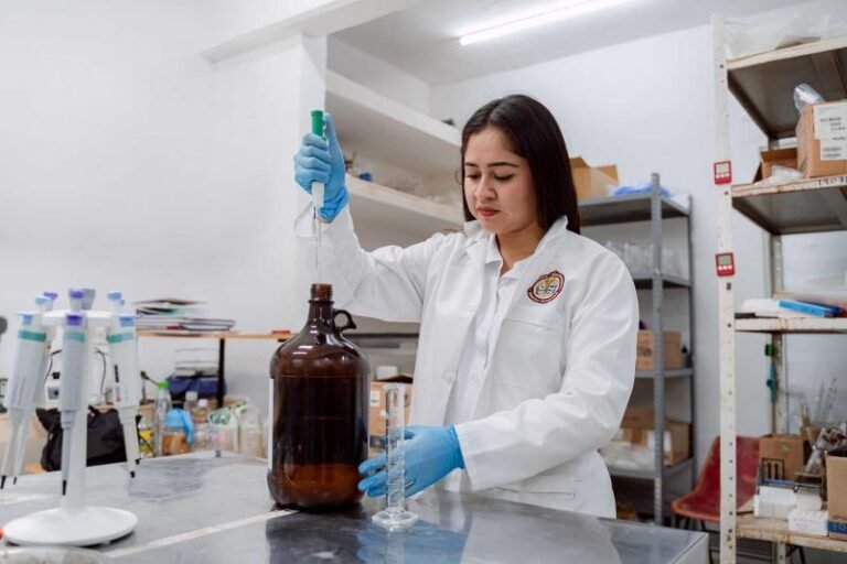 Yucatecos ganan oro en evento científico en Túnez