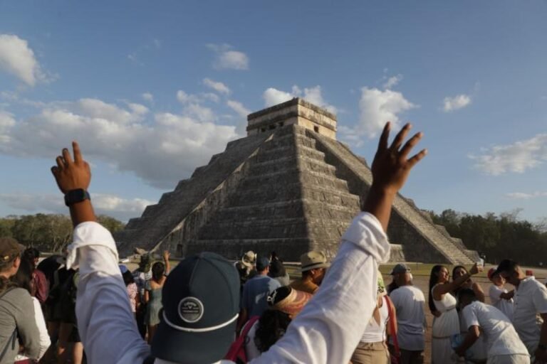 INAH y Coca Cola, al banquillo de los acusados por usar Chichén Itzá en promoción del Mundial