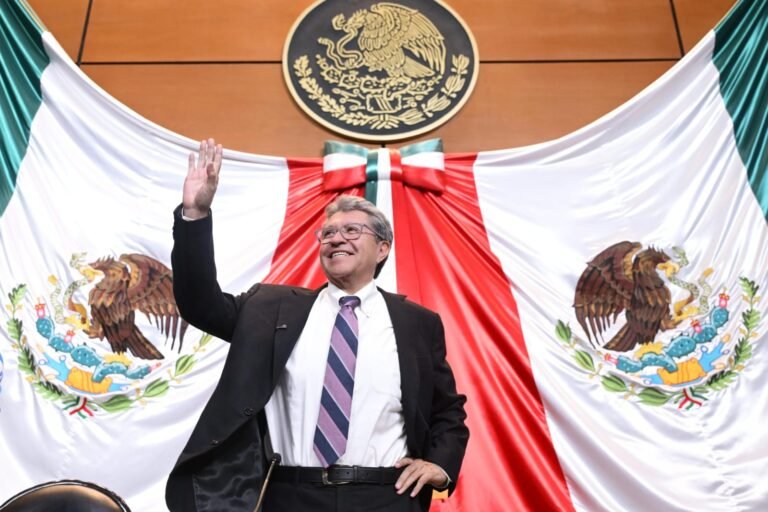 Debemos conocer la Historia para defender la Patria: Monreal