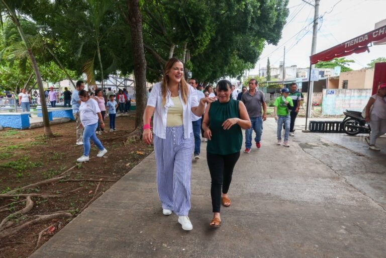 Cecilia Patrón enchula Las Azaleas