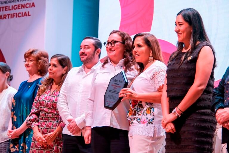 Capacitan en IA a más de 500 servidores públicos de Quintana Roo