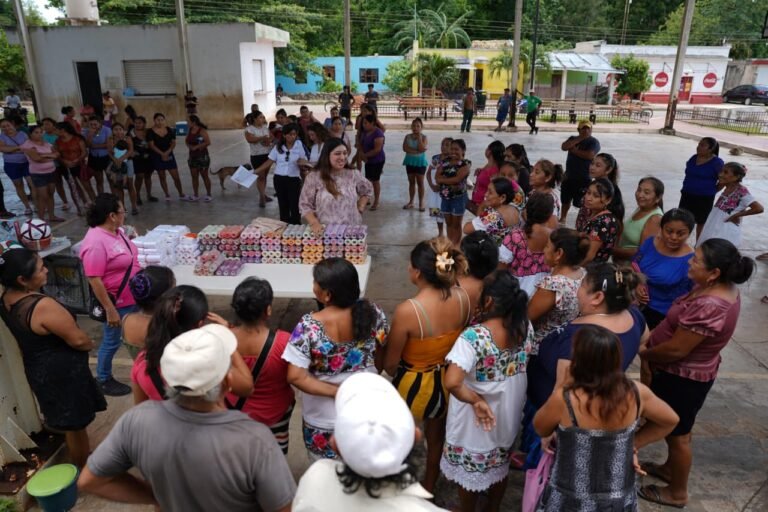 DIF Yucatán da insumos artesanales a comunidad maya