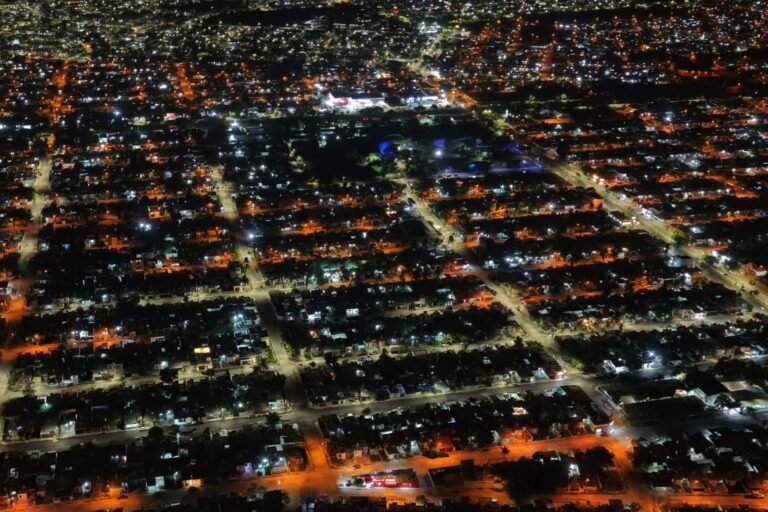 Ya son miles las lámparas LED que iluminan colonias de Mérida