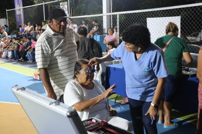 Ofrecen graduación de la vista y lentes gratuitos en Mérida