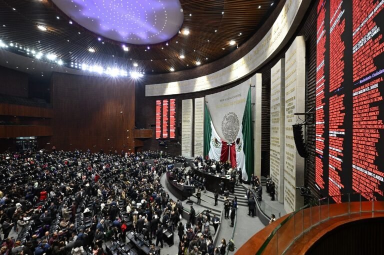 Monreal exhorta a trabajar en equipo en último año de la presente Legislatura