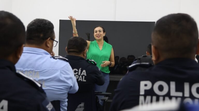 Policía de Mérida en capacitación permanente