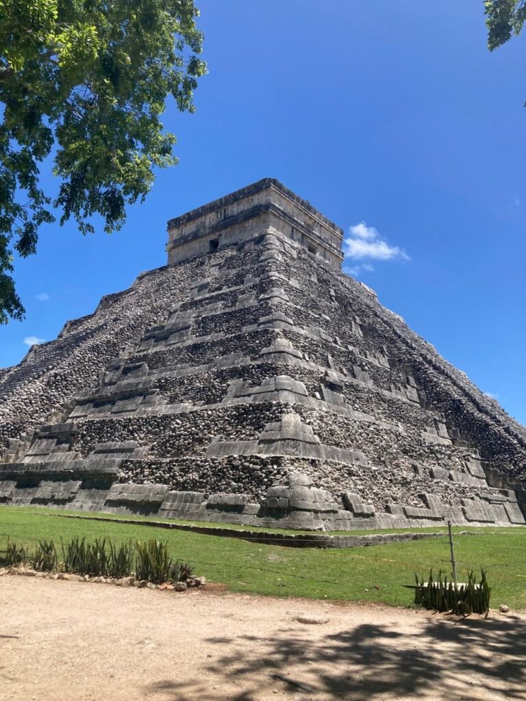 Artesanos de Chichén Iztá contemplan tomar instalaciones del Tren Maya
