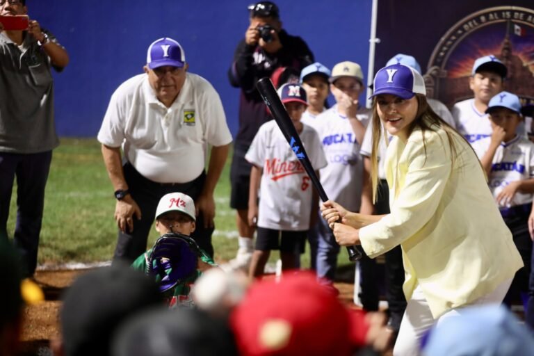Cecilia Patrón, madrina del ampeonato Nacional Pre-Infantil U-10 de la Federación Mexicana de Béisbol