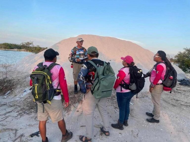 Guías de turismo de naturaleza en Celestún reciben capacitación