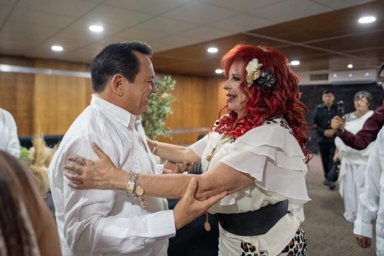 Gobernador de Yucatán asiste a Quinto Informe de Layda Sansores en Campeche