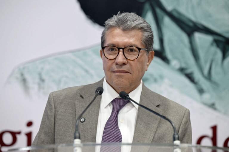 Monreal exige no más “ambiciones vulgares” en la 4T