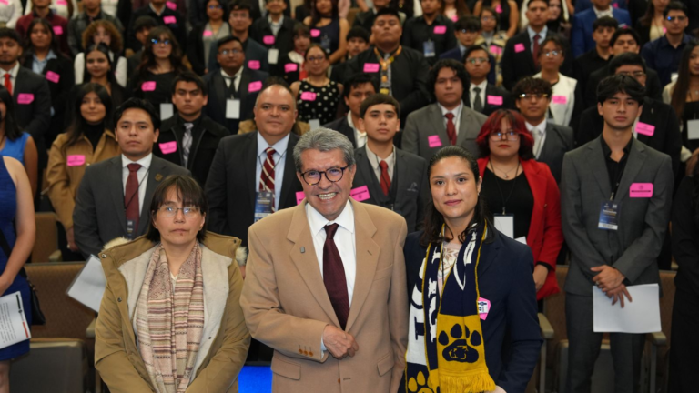 Monreal llama a juventudes a tomar el relevo político